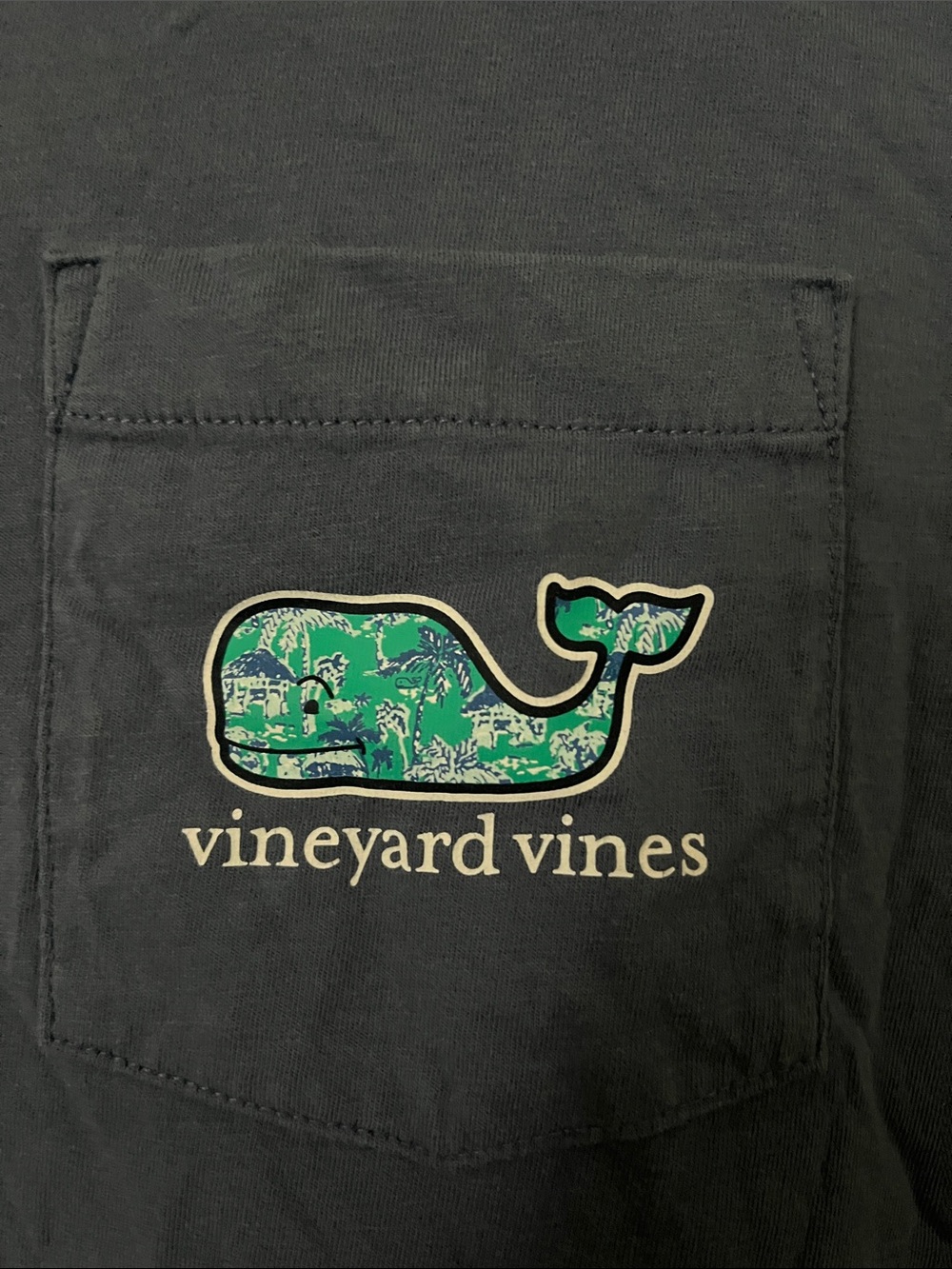 Vineyard Vines Men’s Beach Tropical Blue Pocket Tee with Whale Patch - Picture 3 of 7